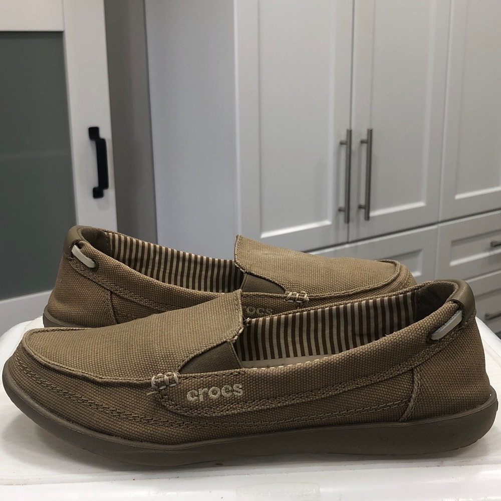 CROCS - Women’s Walu Canvas Loafers - Tan - Size 6